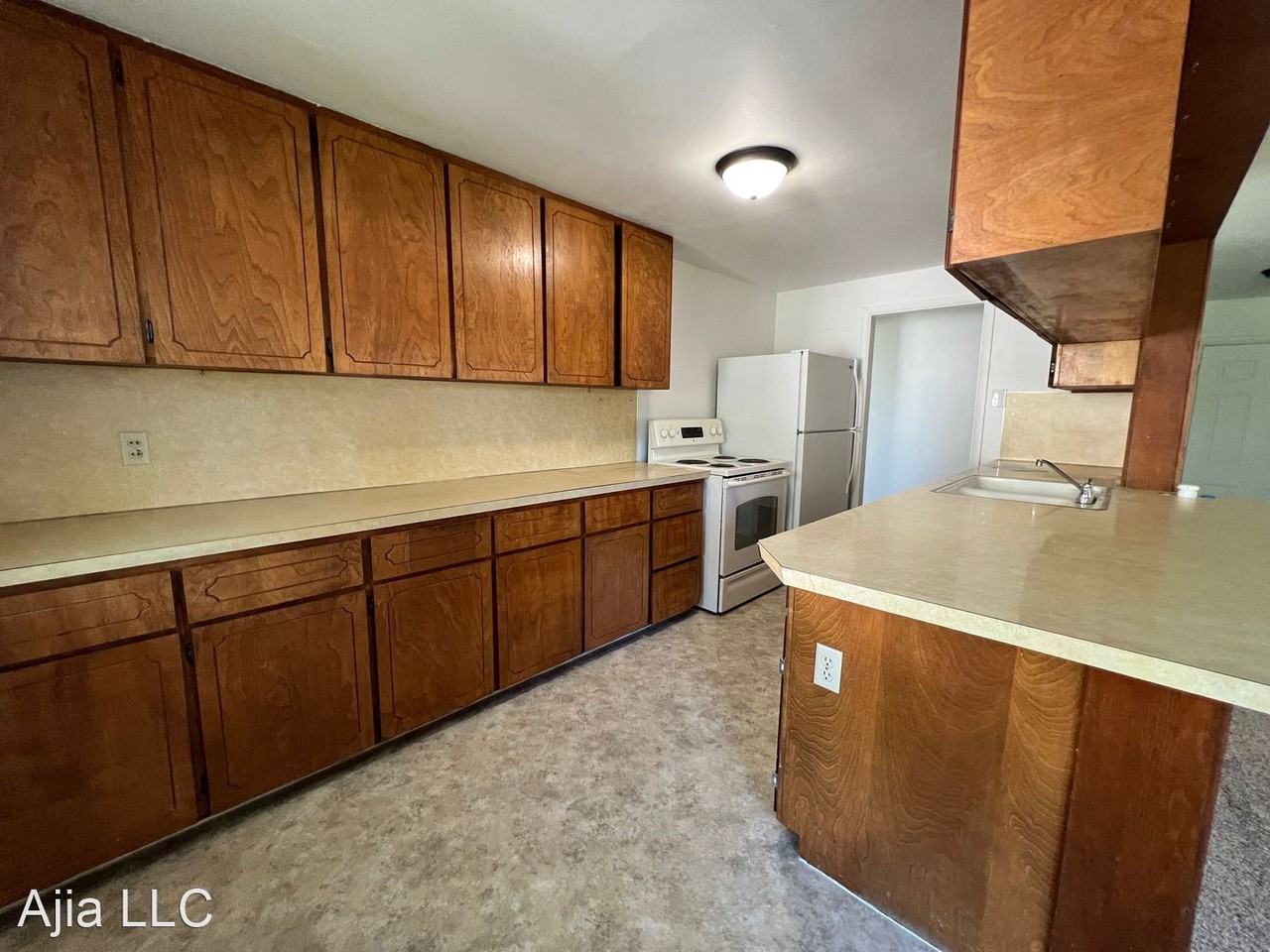 342 Railroad Ave W - Photo 3 of 16