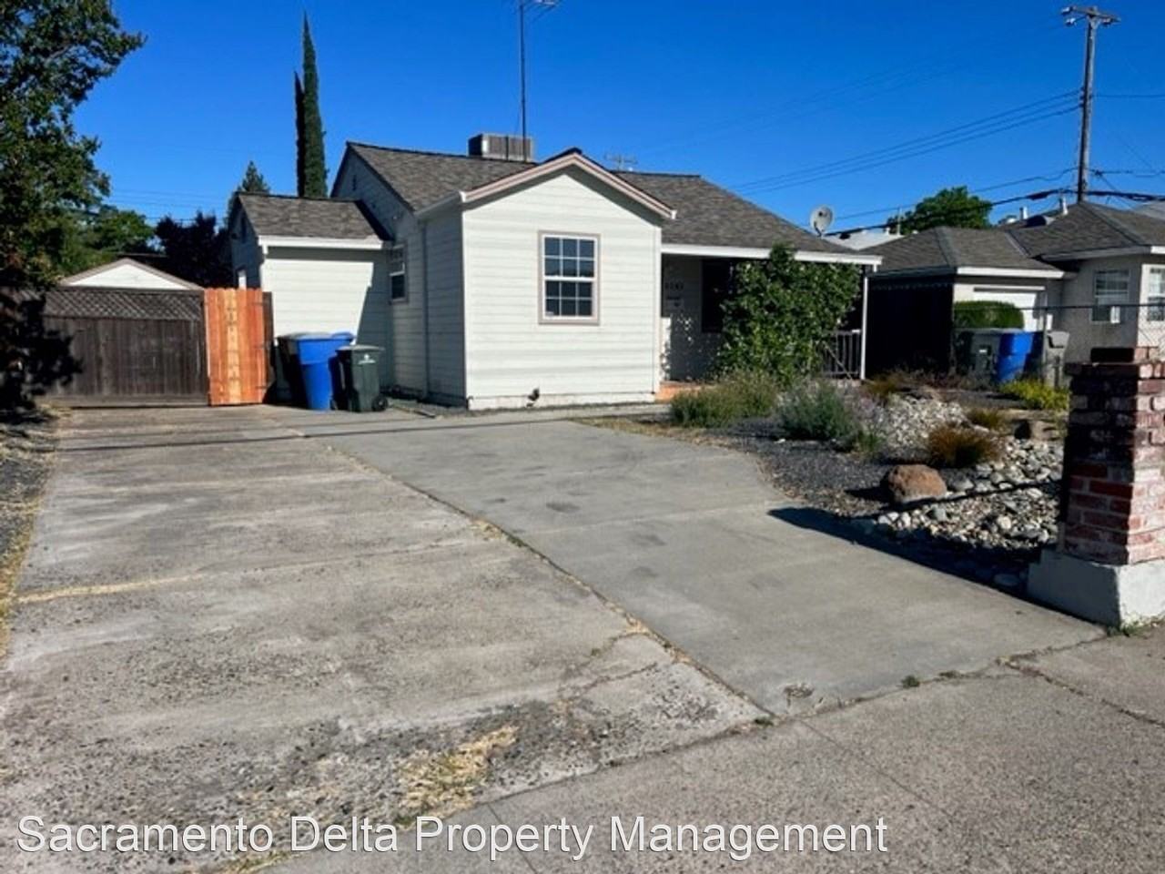 3040 65th St - Photo 3 of 24