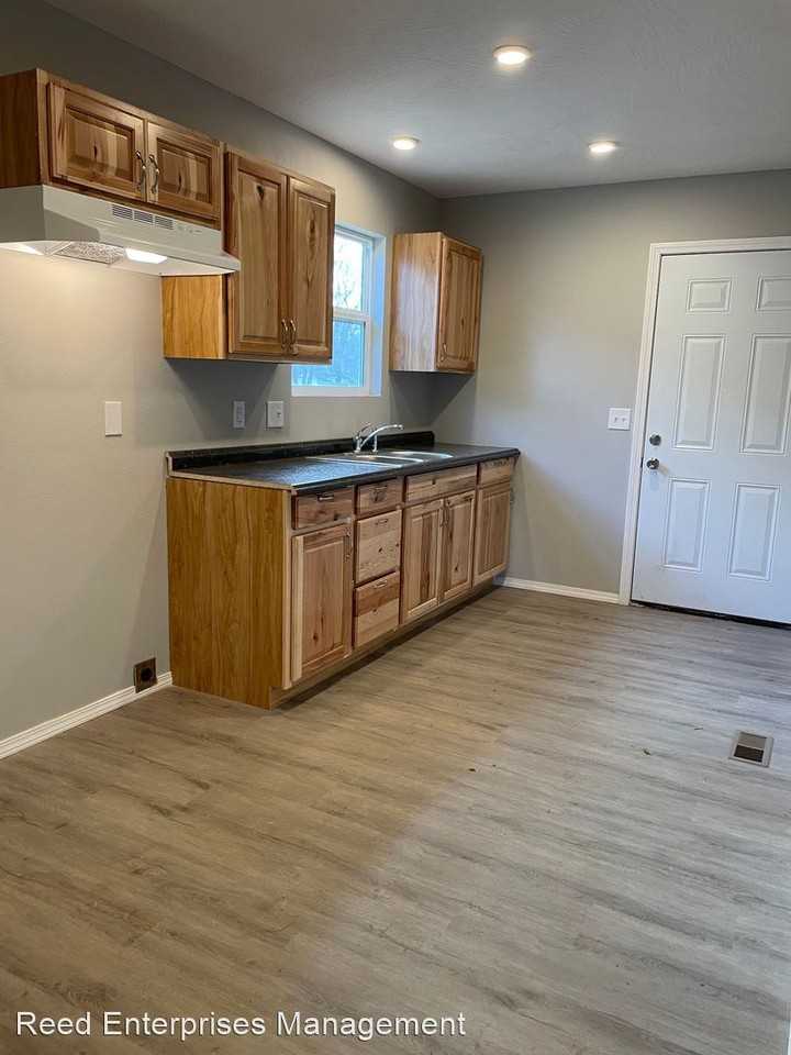 5340 Copeland St - Photo 2 of 15