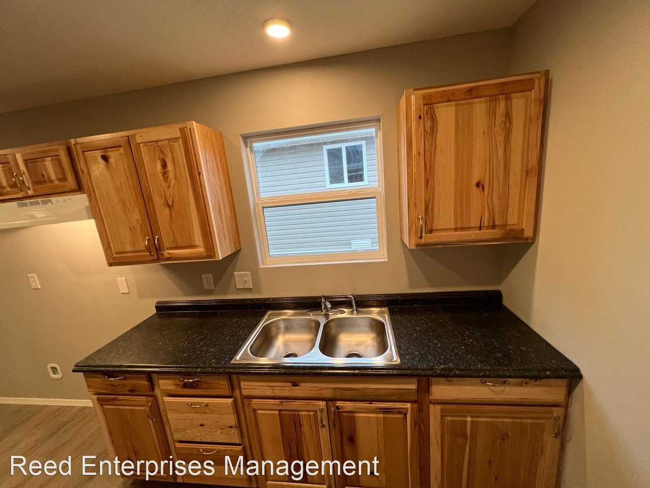 5340 Copeland St - Photo 3 of 15