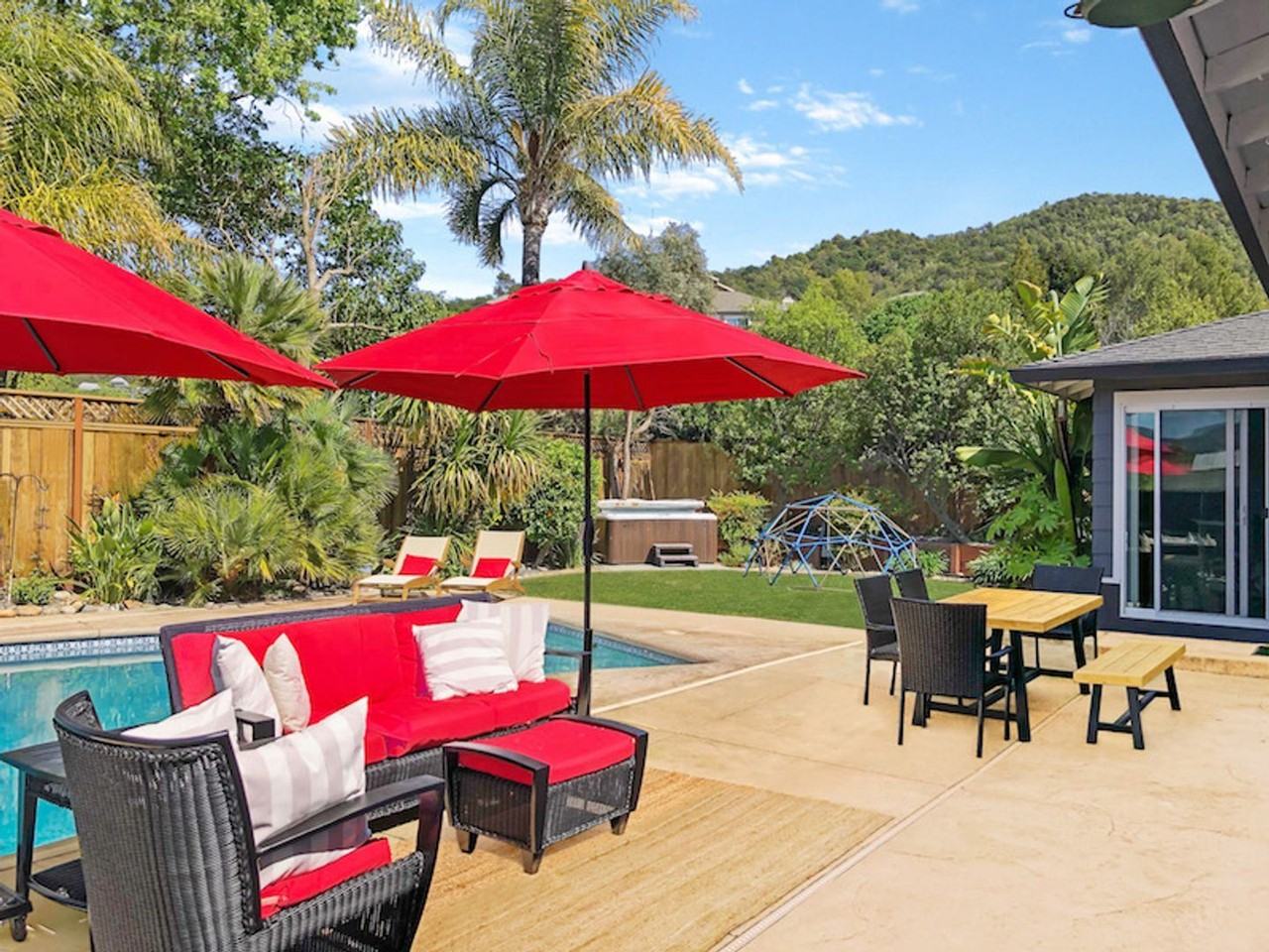 40 Cushing Ave - Photo 2 of 29