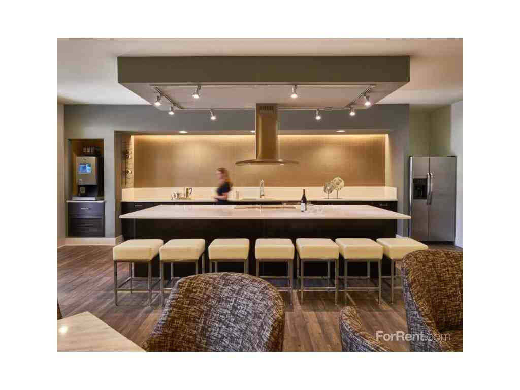 Solis Sharon Square Apartments 4905 Ashley Park Ln, Charlotte, NC