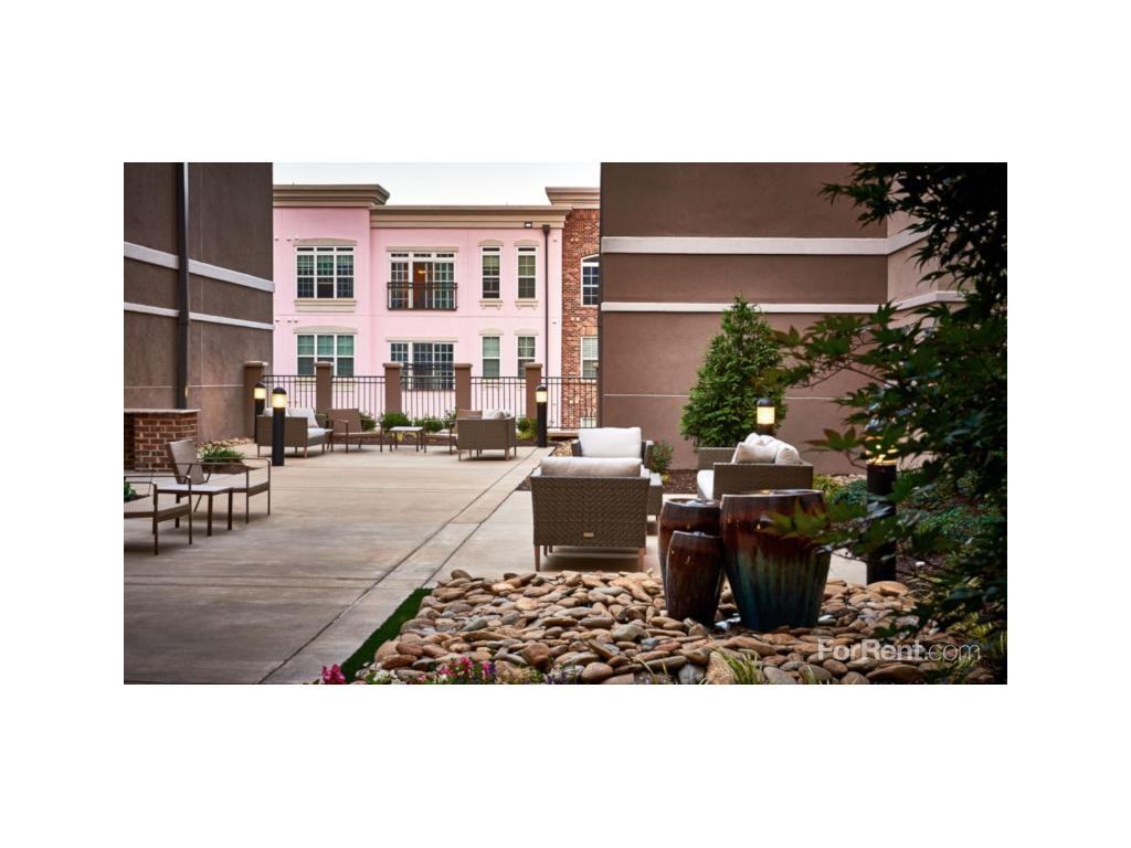 Solis Sharon Square Apartments 4905 Ashley Park Ln, Charlotte, NC