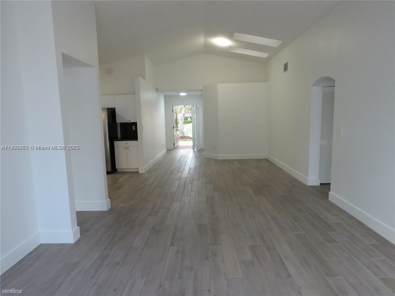 16582 Nw 6th St - Photo 3 of 8
