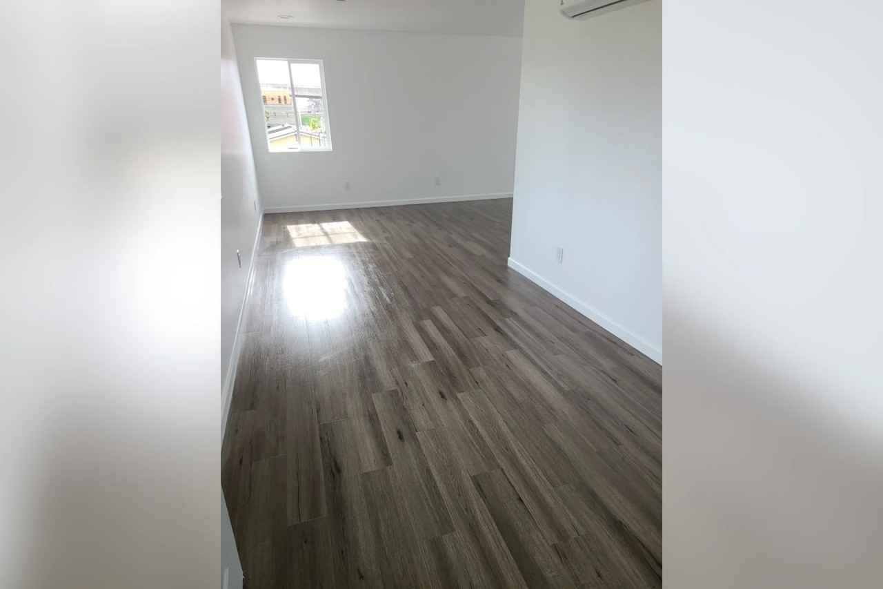 1931 Irving Ave - Photo 2 of 7