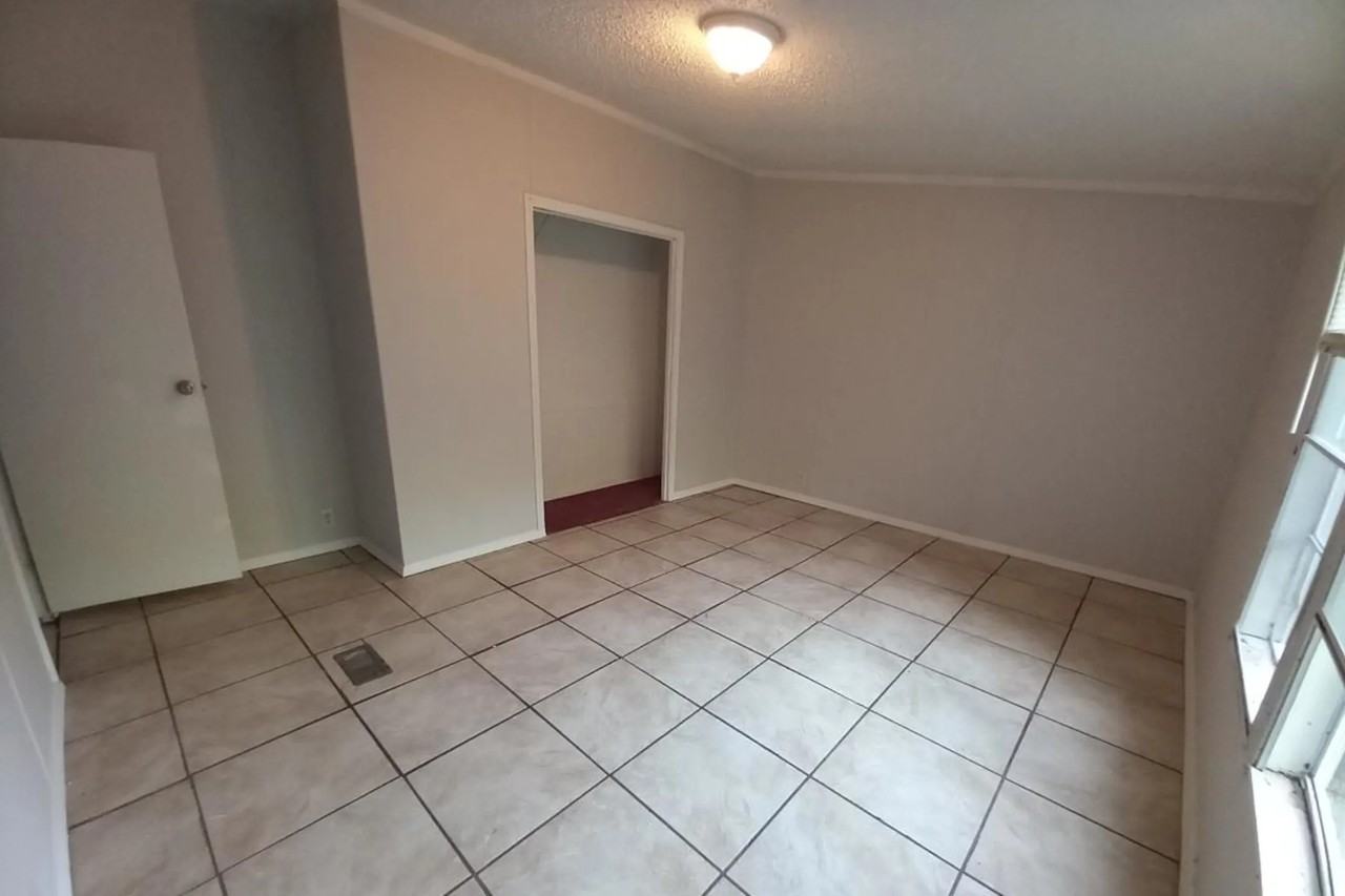 397 Spring Park Rd - Photo 3 of 19