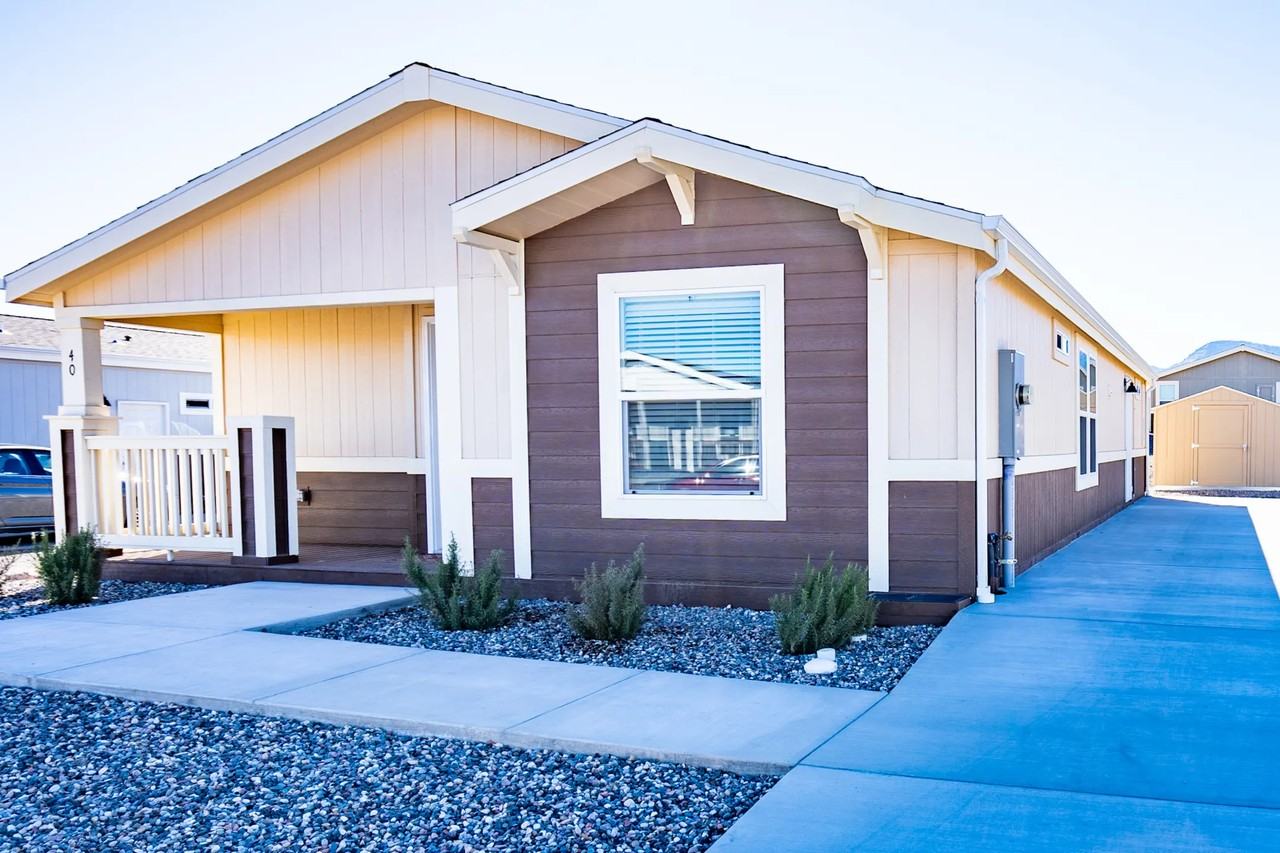 1127 W Wheeler Rd - Photo 2 of 12