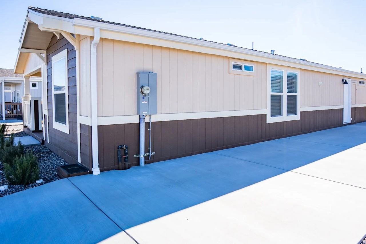 1127 W Wheeler Rd - Photo 3 of 12