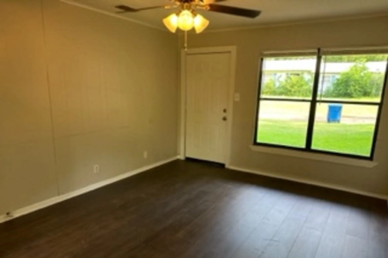 901 Matilda Dr - Photo 2 of 11