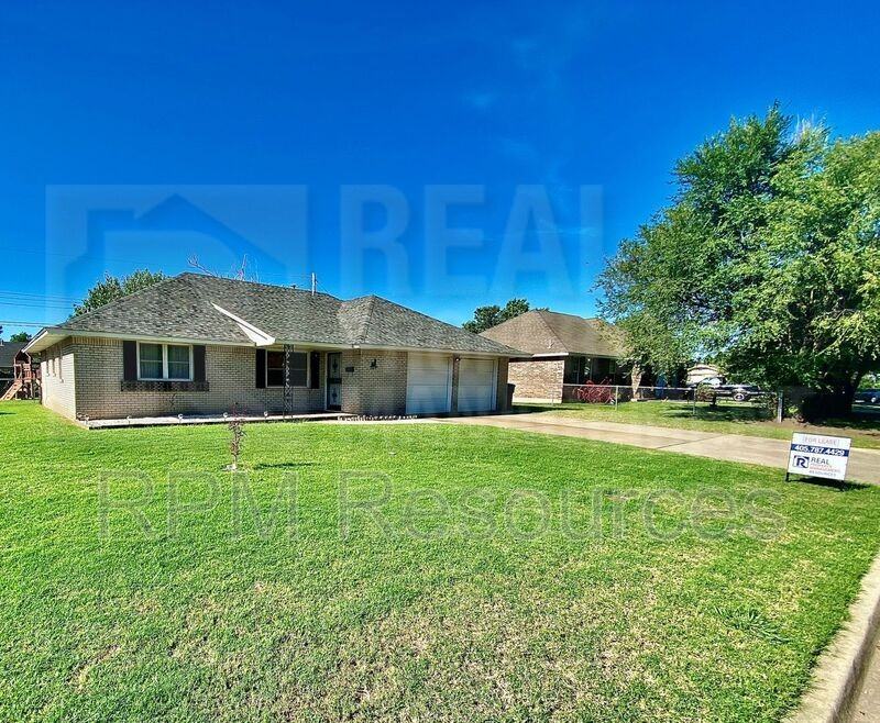3024 Sw 66th St - Photo 2 of 22