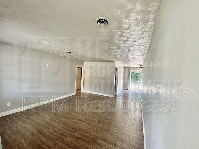 3024 Sw 66th St - Photo 4 of 22