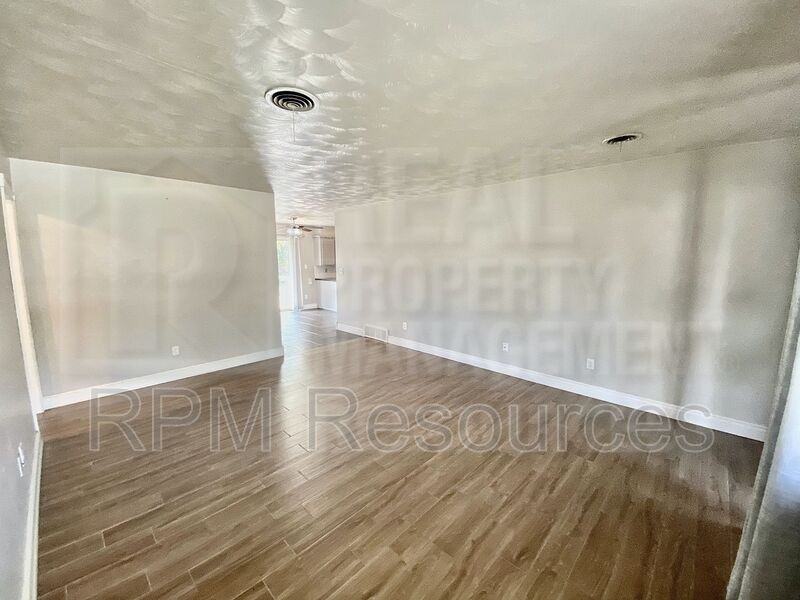 3024 Sw 66th St - Photo 5 of 22