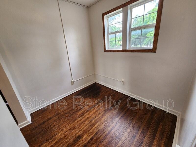 1837 1/2 N 8th St - Photo 2 of 11