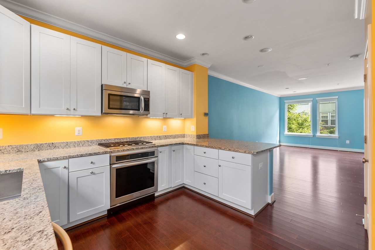 4516 Kennedy St - Photo 5 of 40