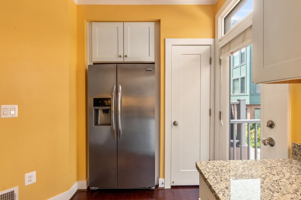 4516 Kennedy St - Photo 6 of 40