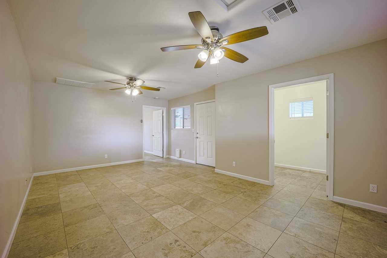 771 E Laredo St - Photo 3 of 35