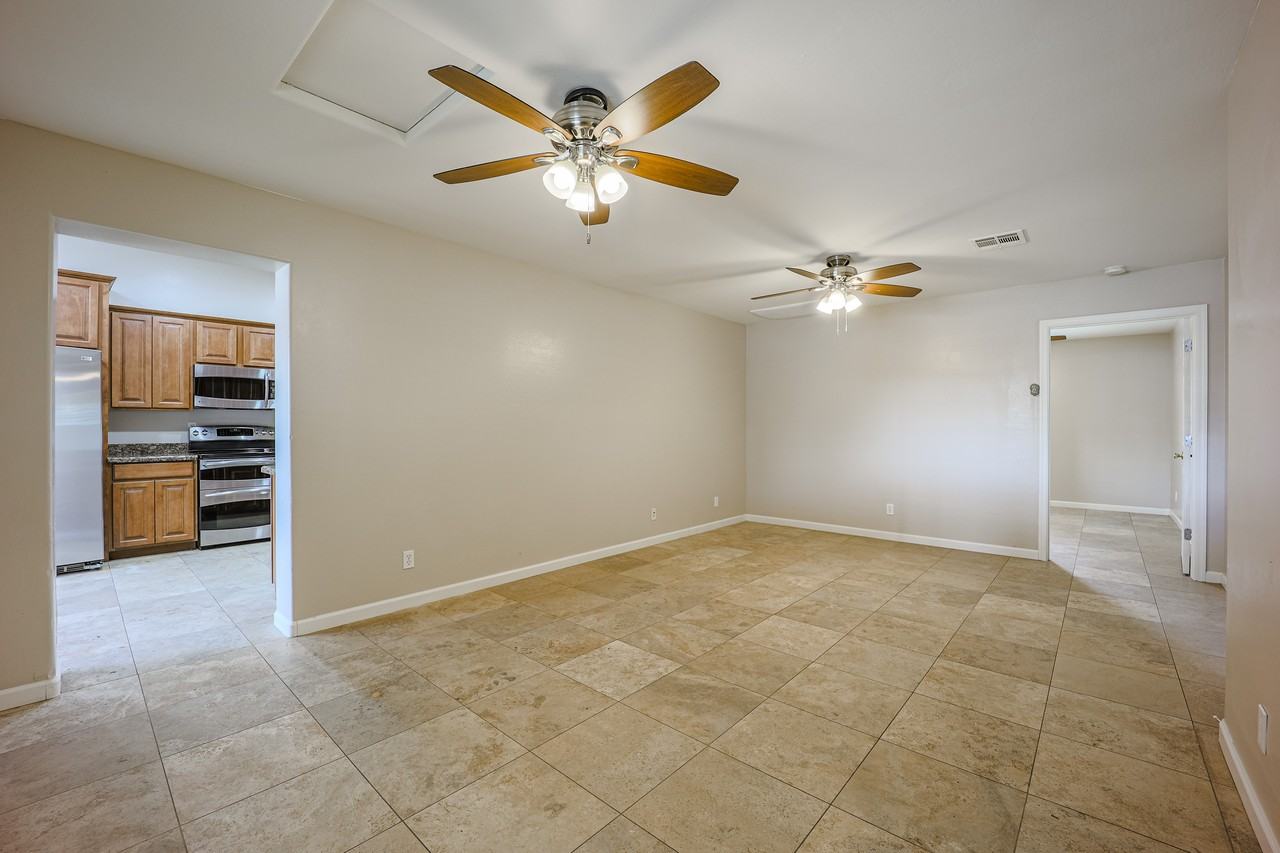 771 E Laredo St - Photo 4 of 35