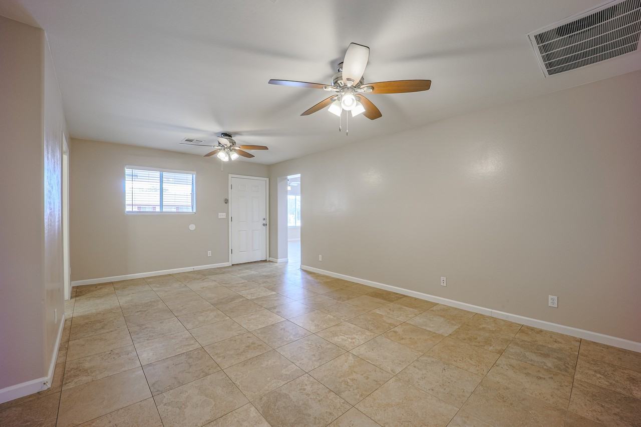 771 E Laredo St - Photo 5 of 35