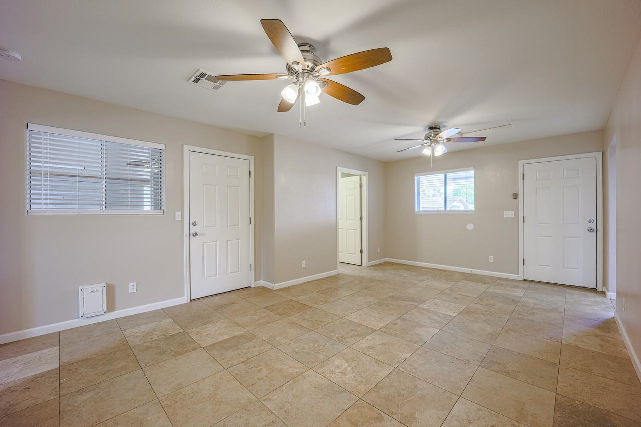 771 E Laredo St - Photo 6 of 35