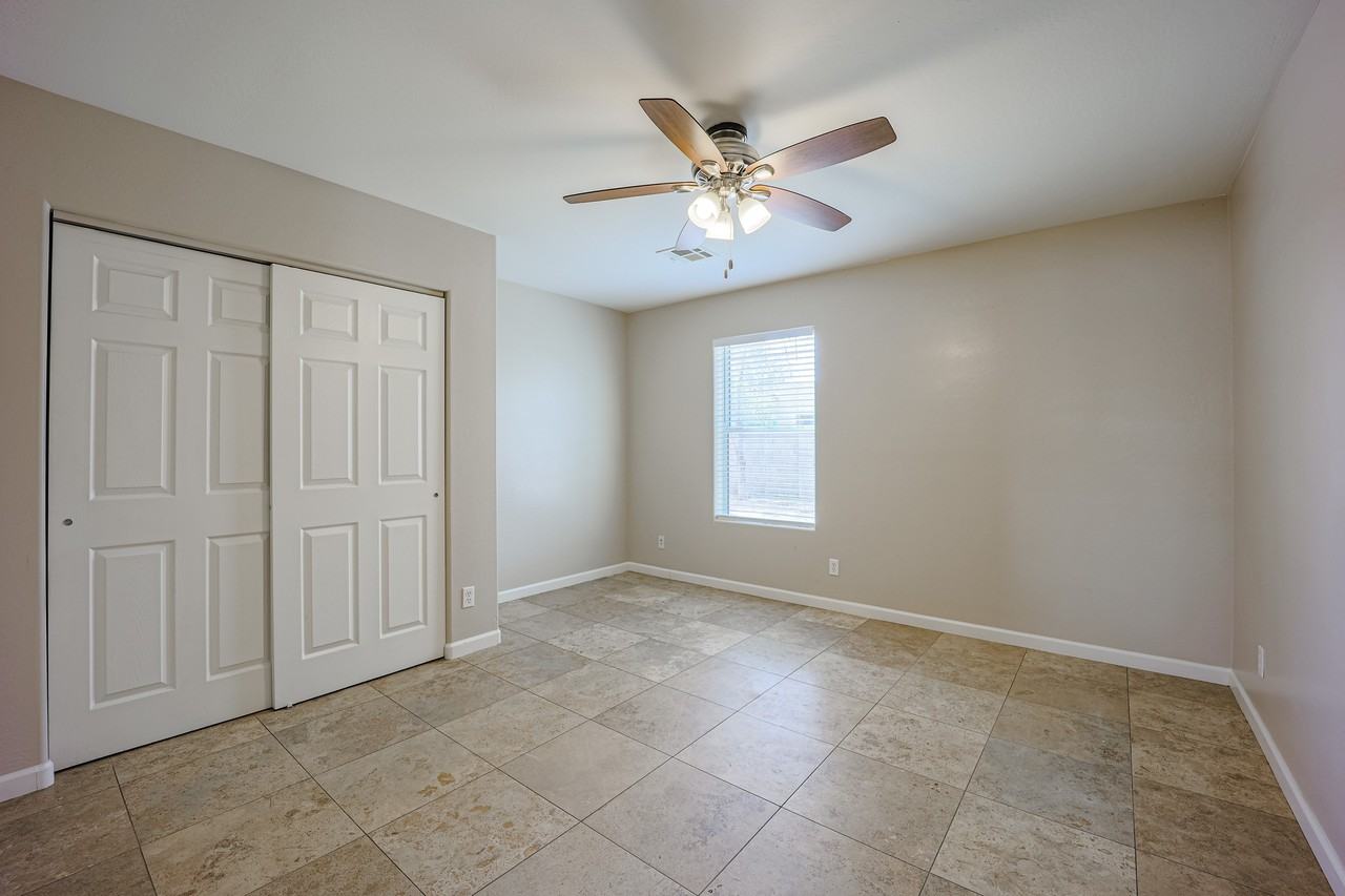 771 E Laredo St - Photo 7 of 35