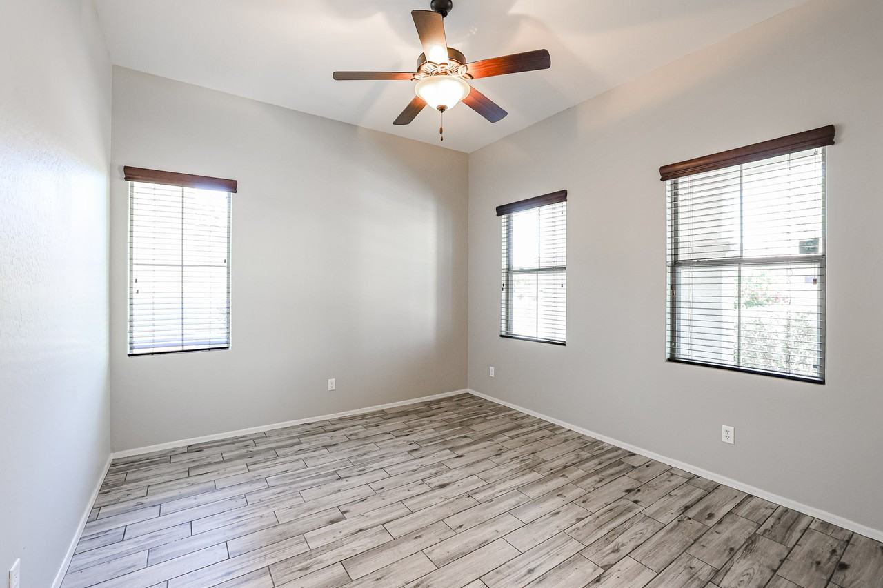 7045 S Legend Dr - Photo 3 of 42