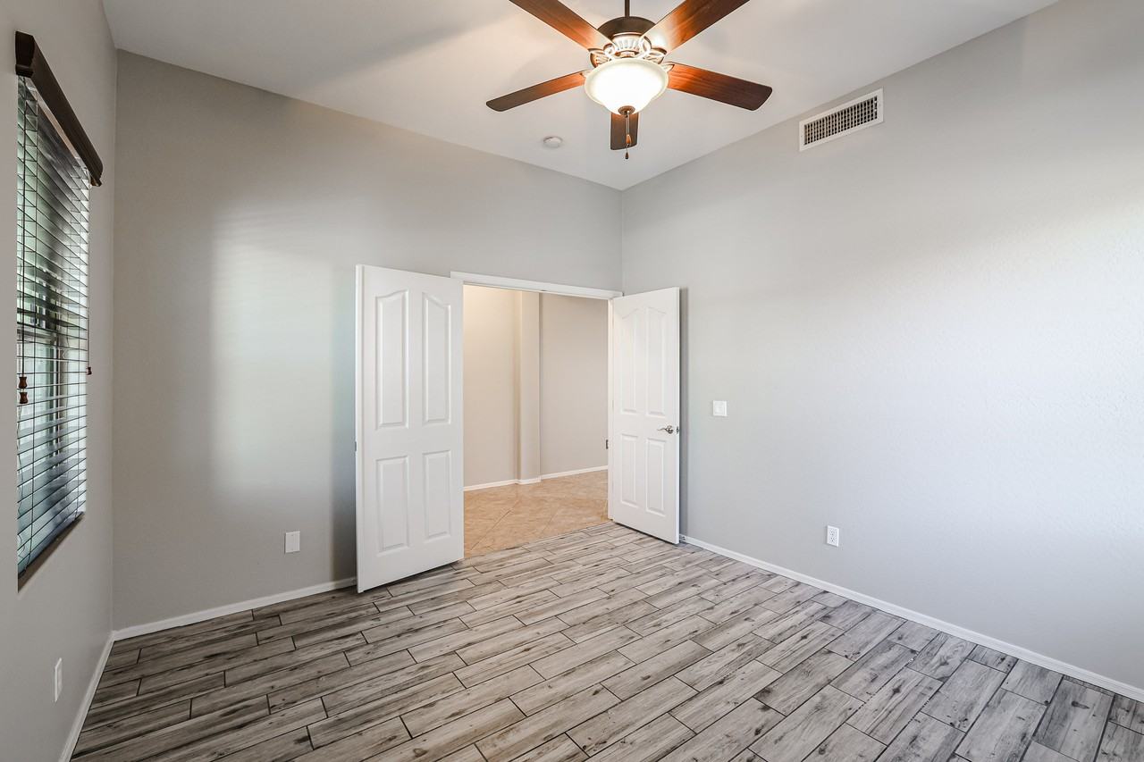 7045 S Legend Dr - Photo 4 of 42