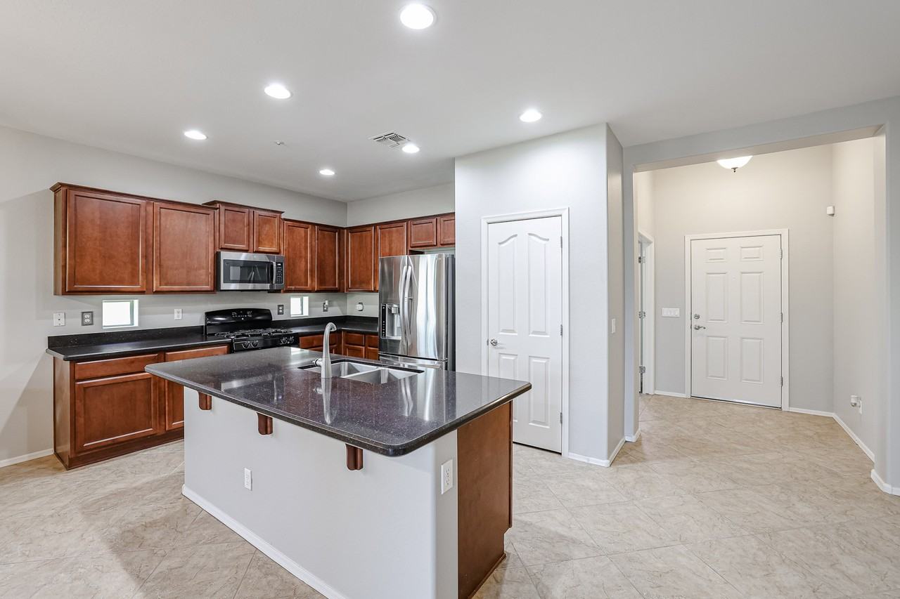 7045 S Legend Dr - Photo 5 of 42