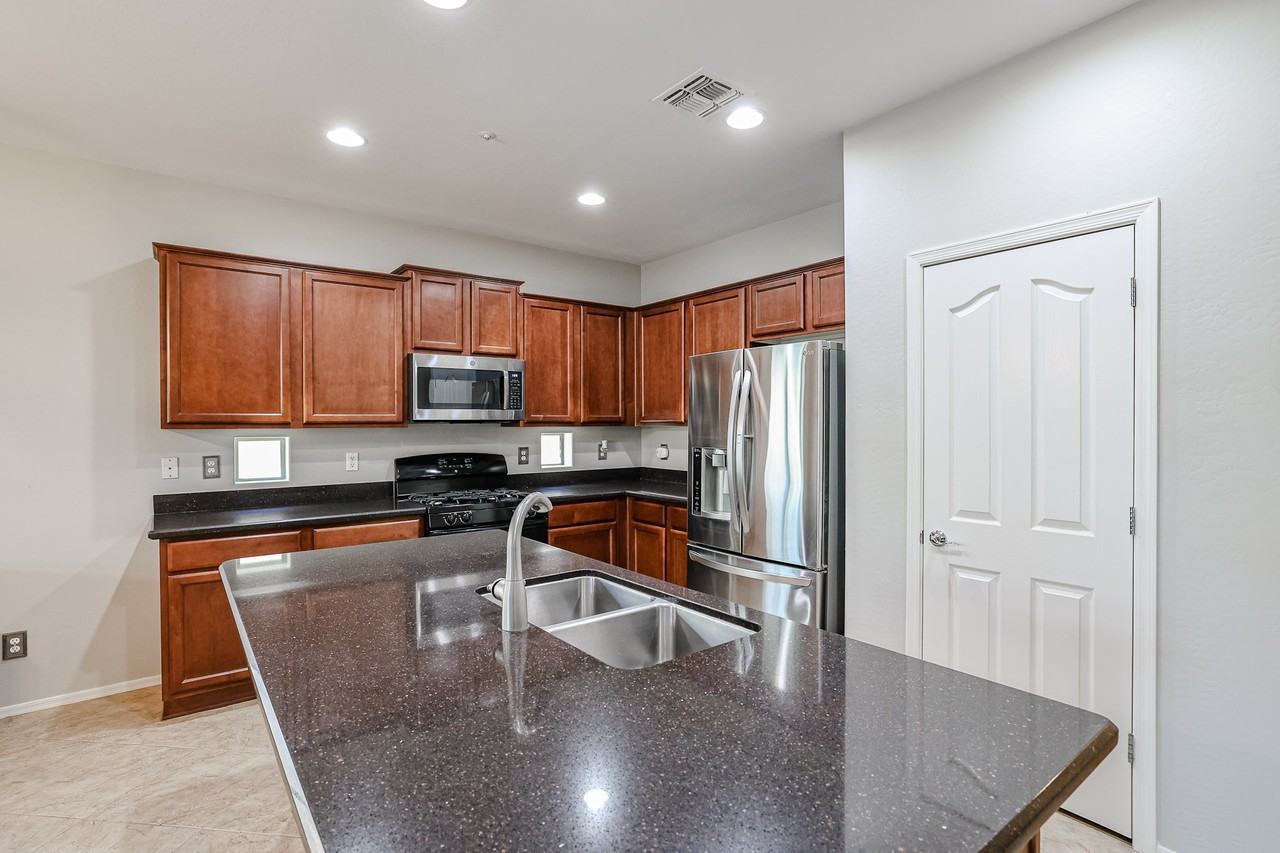 7045 S Legend Dr - Photo 6 of 42