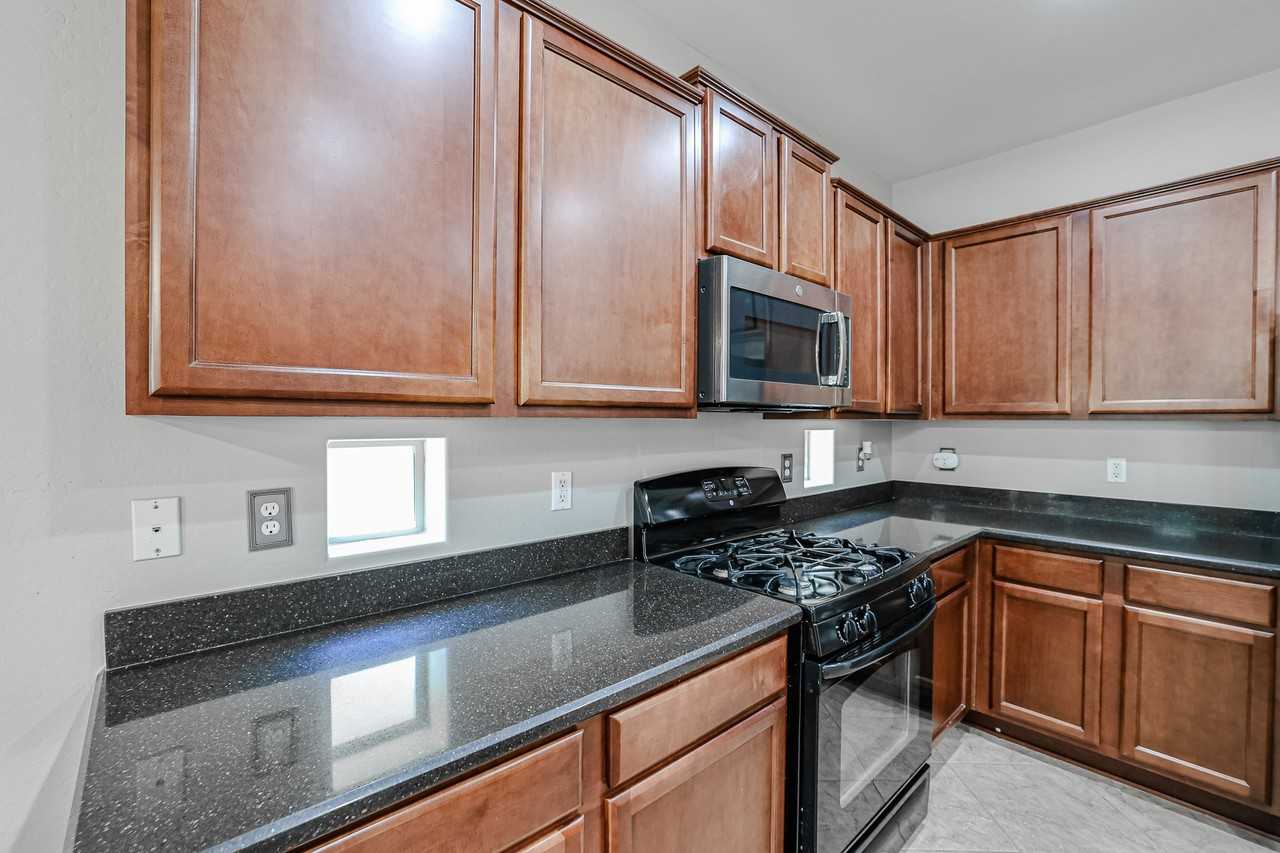 7045 S Legend Dr - Photo 7 of 42