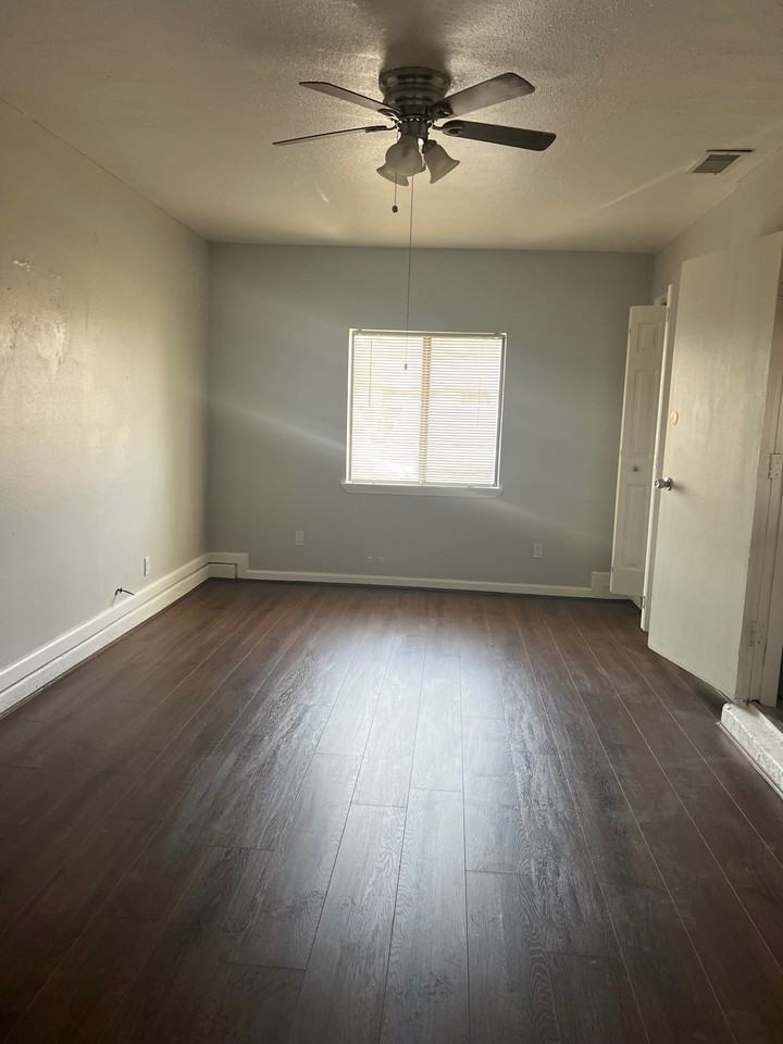 1211 Harvard Dr - Photo 2 of 13