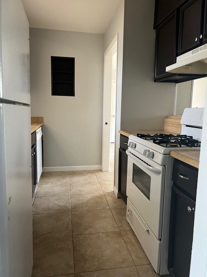 1211 Harvard Dr - Photo 3 of 13