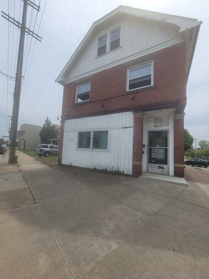 8911 Denison Ave - Photo 2 of 3