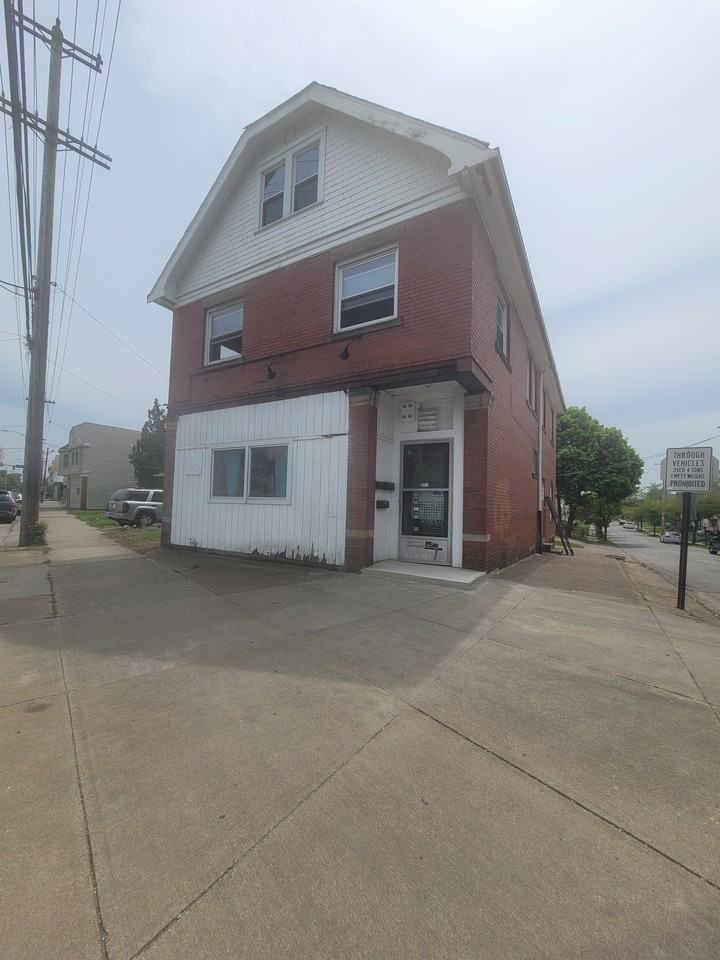 8911 Denison Ave - Photo 3 of 3