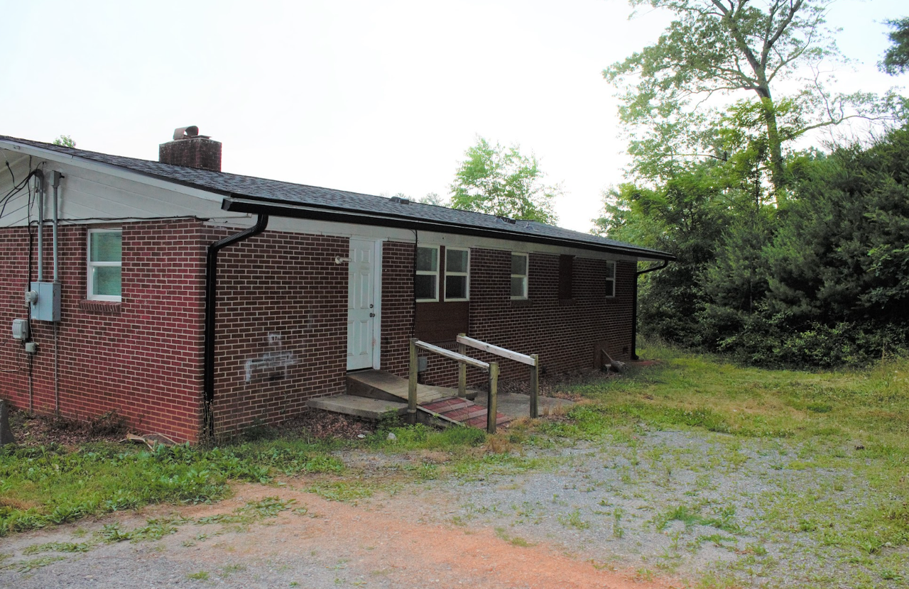 820 Mills Gap Rd - Photo 2 of 18