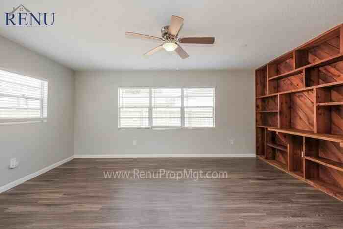 8229 Malvern Cir - Photo 3 of 17