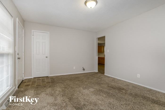 6125 Georgia Ave - Photo 3 of 15