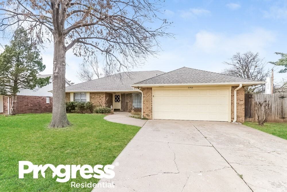 5705 Nw 113th St - Photo 2 of 25