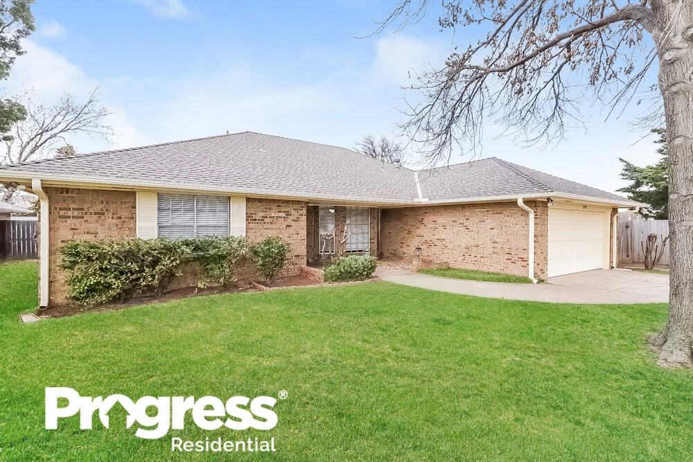 5705 Nw 113th St - Photo 3 of 25