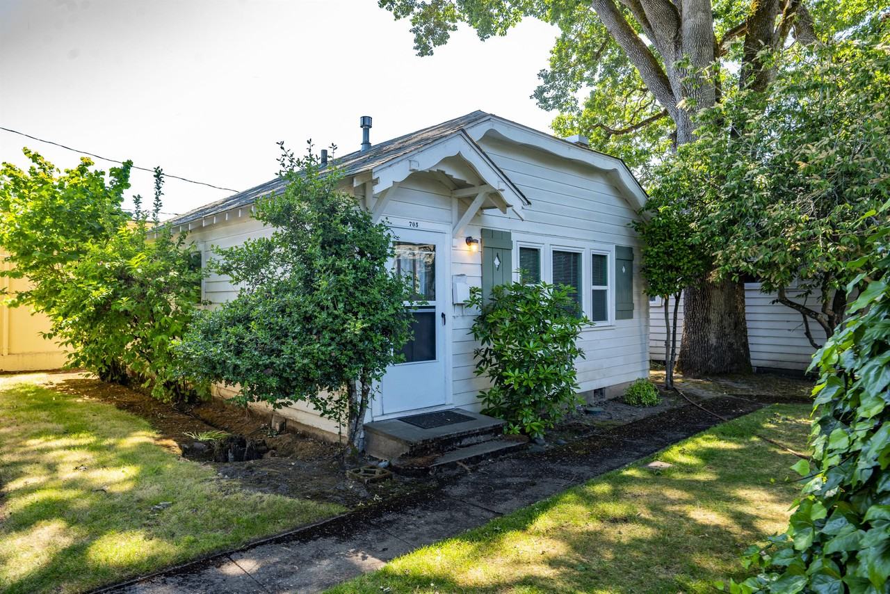 705 Cottage St Ne #705 - Photo 2 of 15