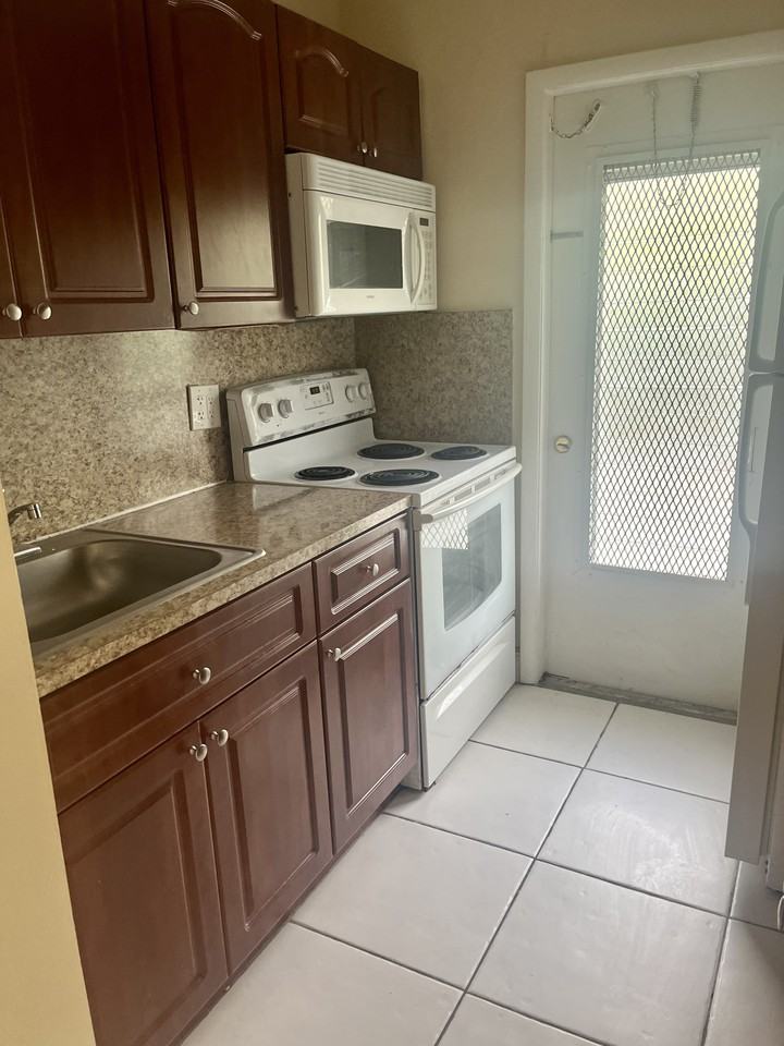 565 Northeast 121st Street #204 - Photo 3 of 5