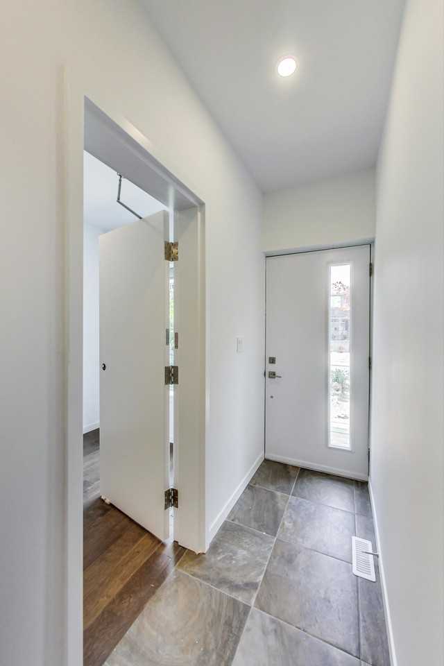 846 Carlaw Avenue #Main - Photo 4 of 24