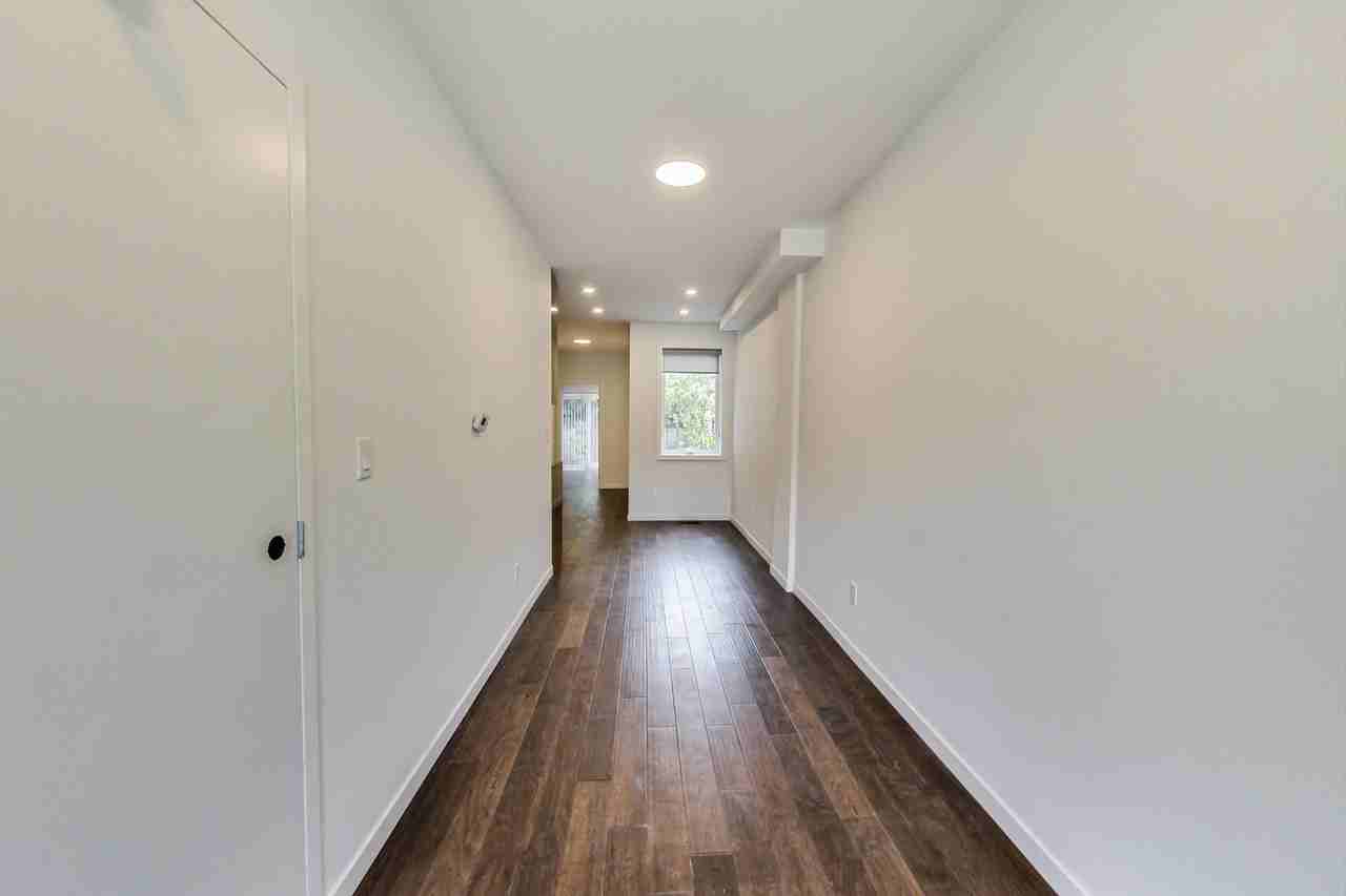 846 Carlaw Avenue #Main - Photo 5 of 24