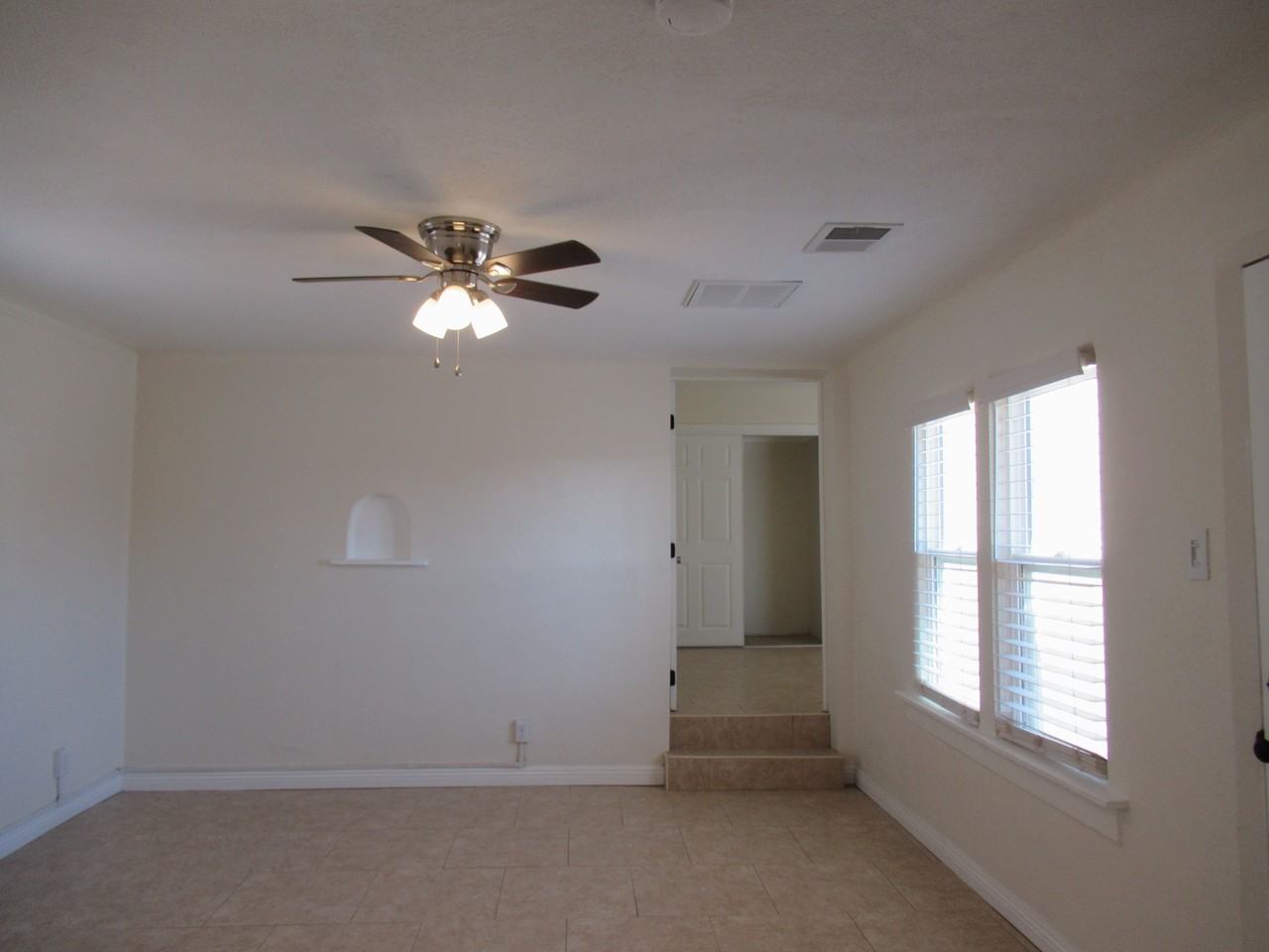 918 Walter St Ne #NA - Photo 3 of 13