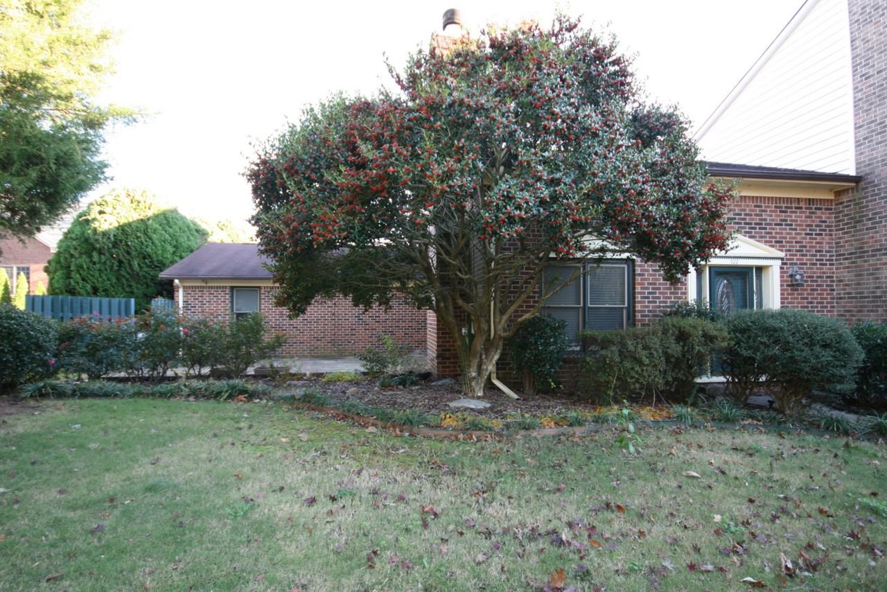 122 West Lake Circle #1 - Photo 2 of 24