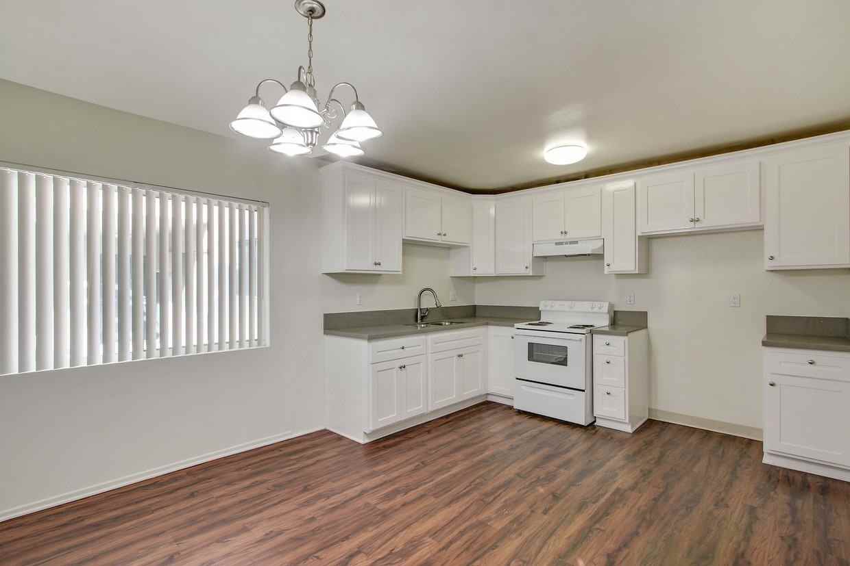 Chateau 16700 Devonshire Apartments, LLC - Photo 7 of 8