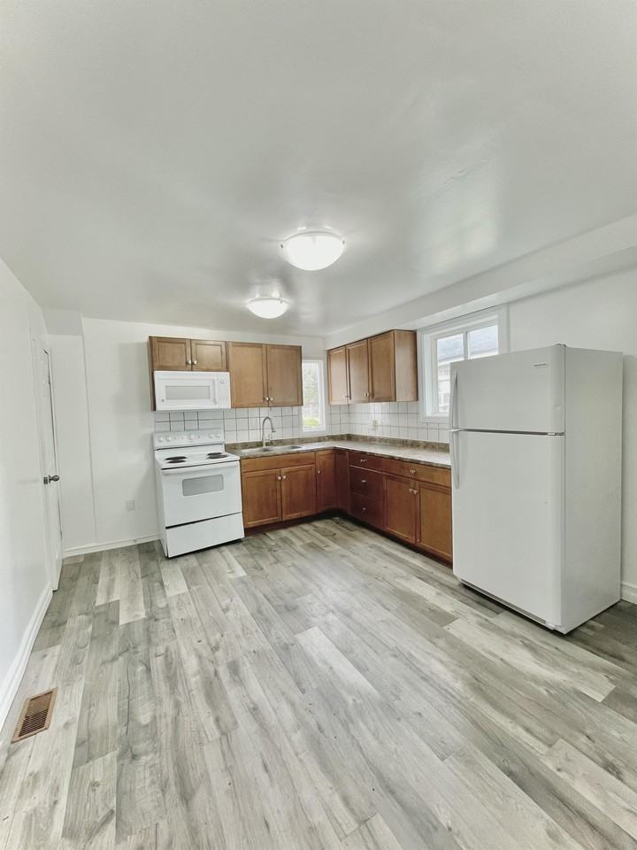 394 Bond St #2 - Photo 2 of 11