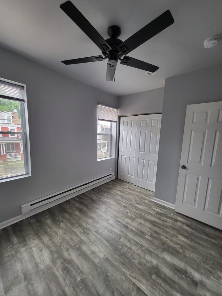 4914 Knox St #2 - Photo 3 of 15