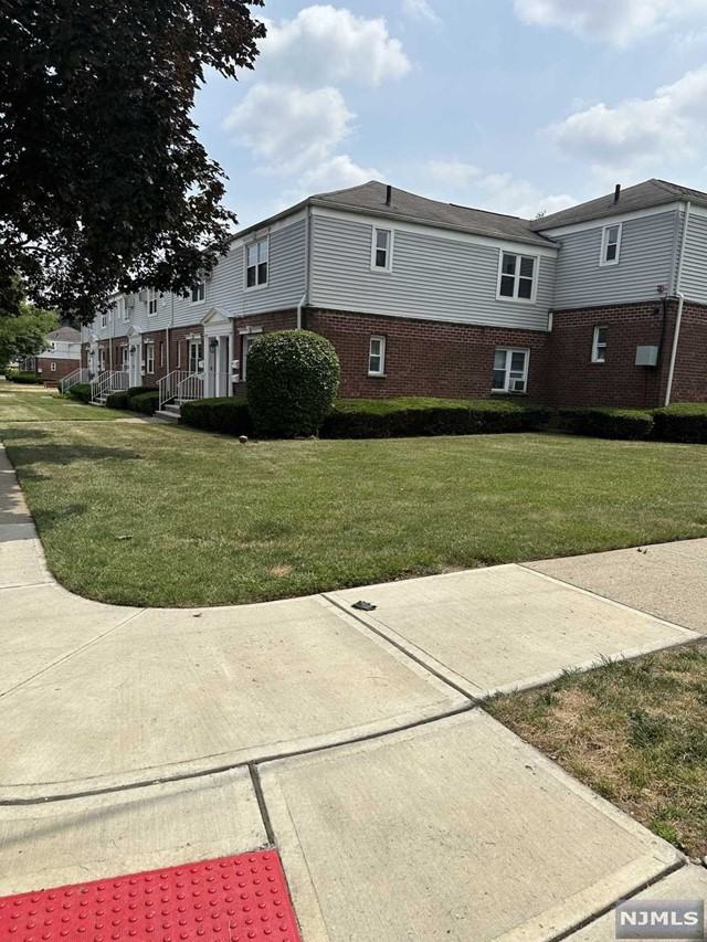 69 Hastings Ave - Photo 2 of 10