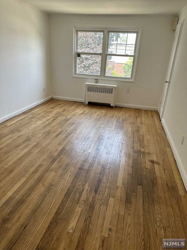 69 Hastings Ave - Photo 3 of 10