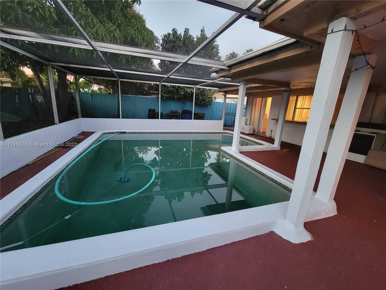 3517 Northwest 38th Terrace - Photo 2 of 10